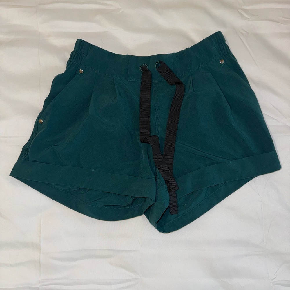 Lululemon spring break away shorts II